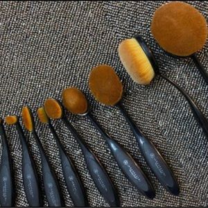 Makeup brushes